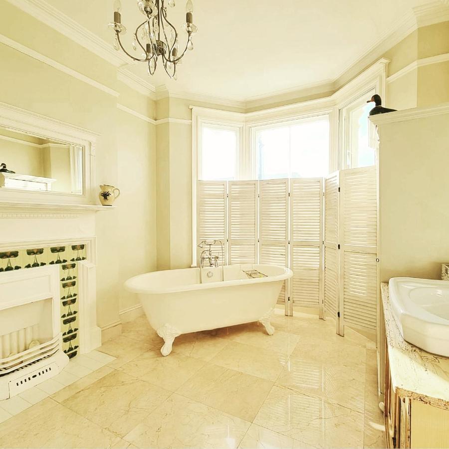 West Hill Retreat Edwardian Balcony Ensuite With Room Served Breakfast & Free Parking เฮสติงส์ ภายนอก รูปภาพ