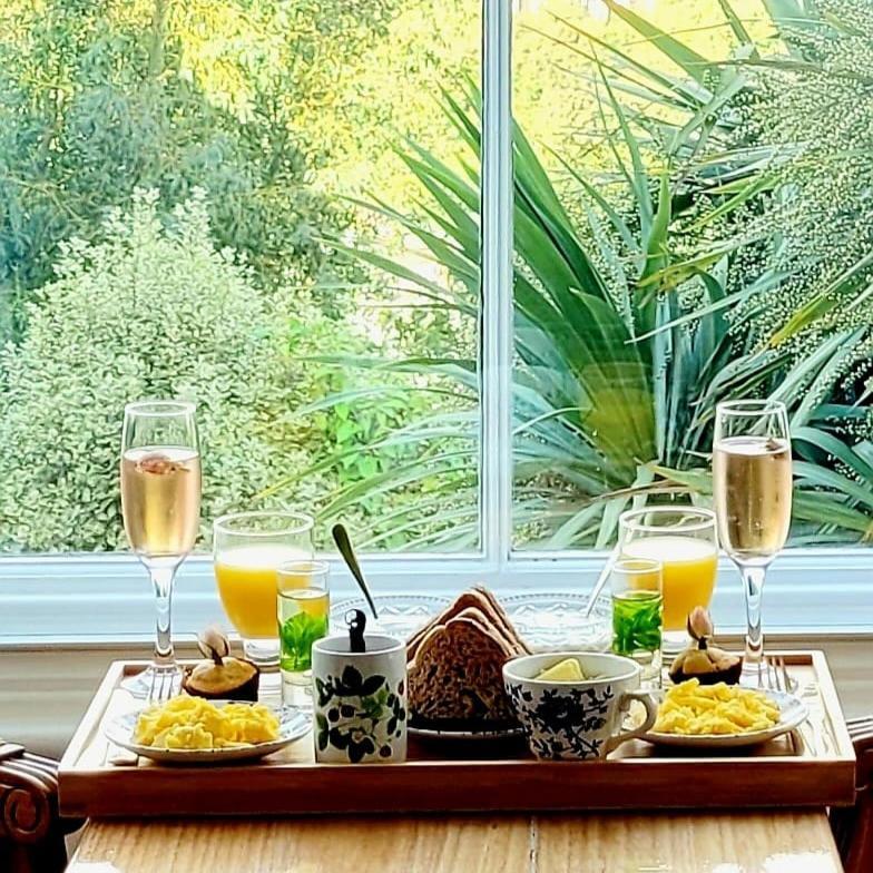 West Hill Retreat Edwardian Balcony Ensuite With Room Served Breakfast & Free Parking เฮสติงส์ ภายนอก รูปภาพ